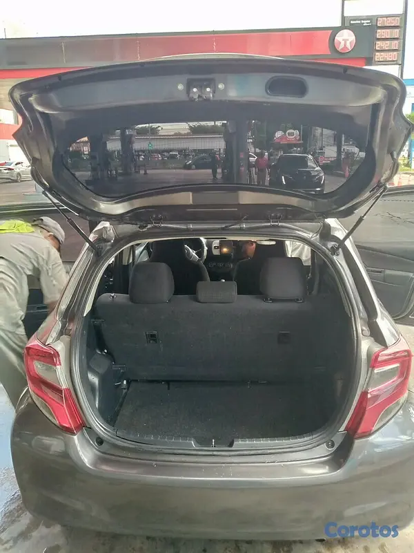 carros - Toyota Vitz 2017  7