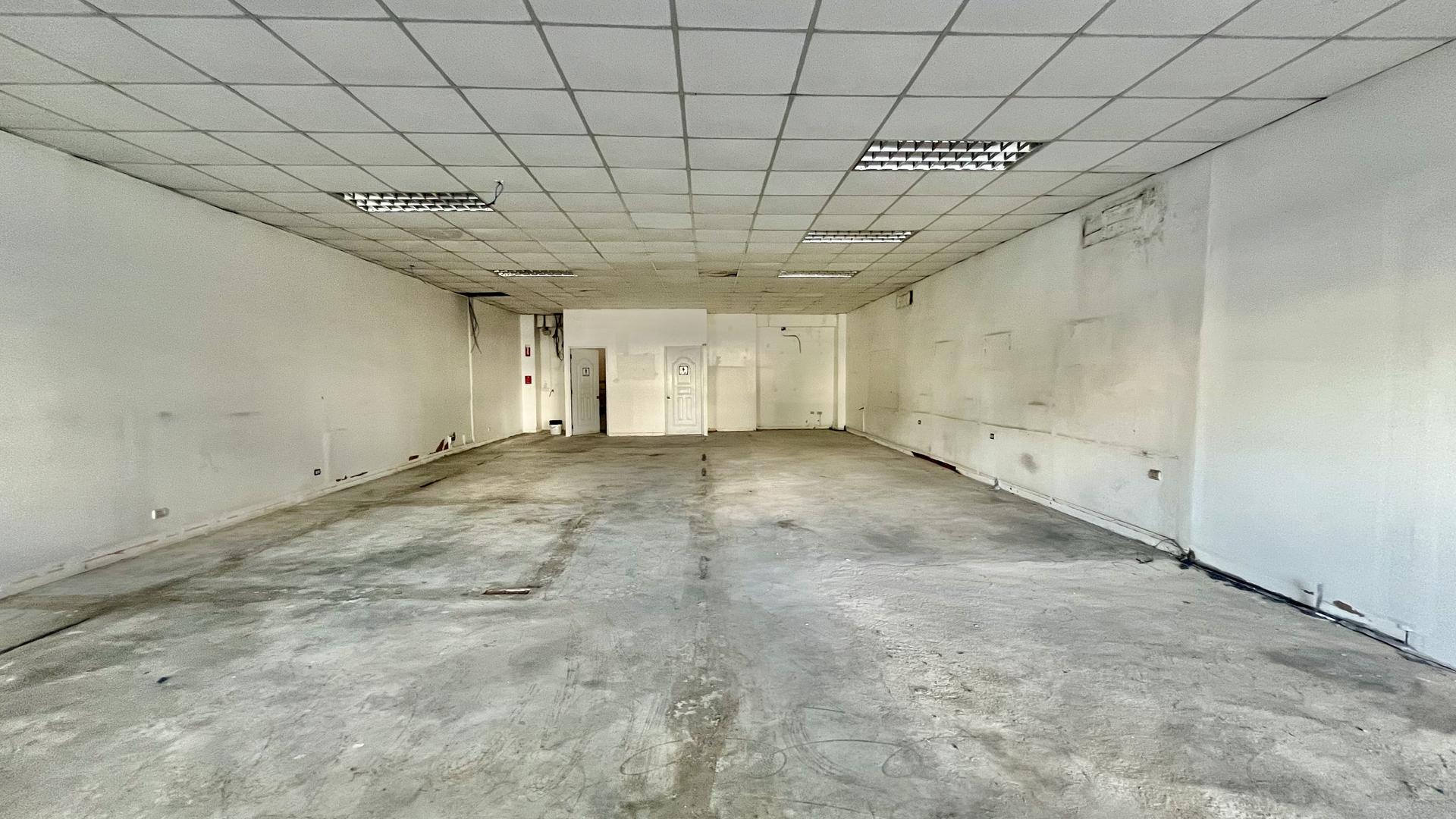 oficinas y locales comerciales - Local en alquiler en Naco 4