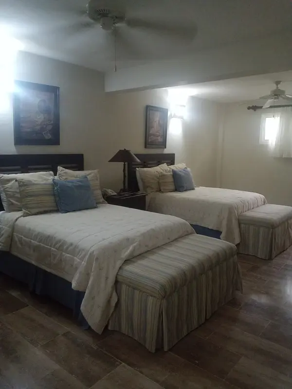 casas vacacionales y villas - Casa de campo villa, en un cul de sac, privacidad con más de 10 parqueos 8