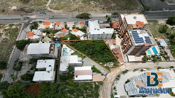 solares y terrenos - VENDE Excelente Solar con 1,024 metros en el CENTR 2