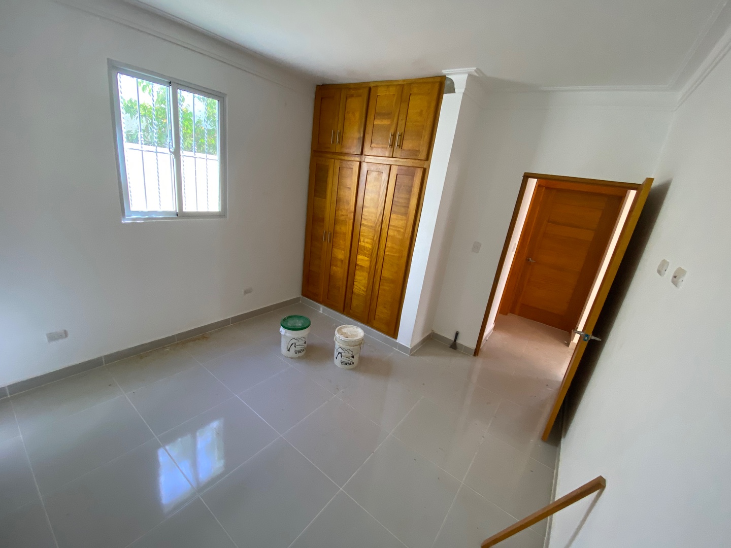 casas - LEGANTE Y HERMOSA CASA NUEVA  EN VENTA  PROXIMO A AVENIDA HATUEY, SANTIAGO DE LO 5