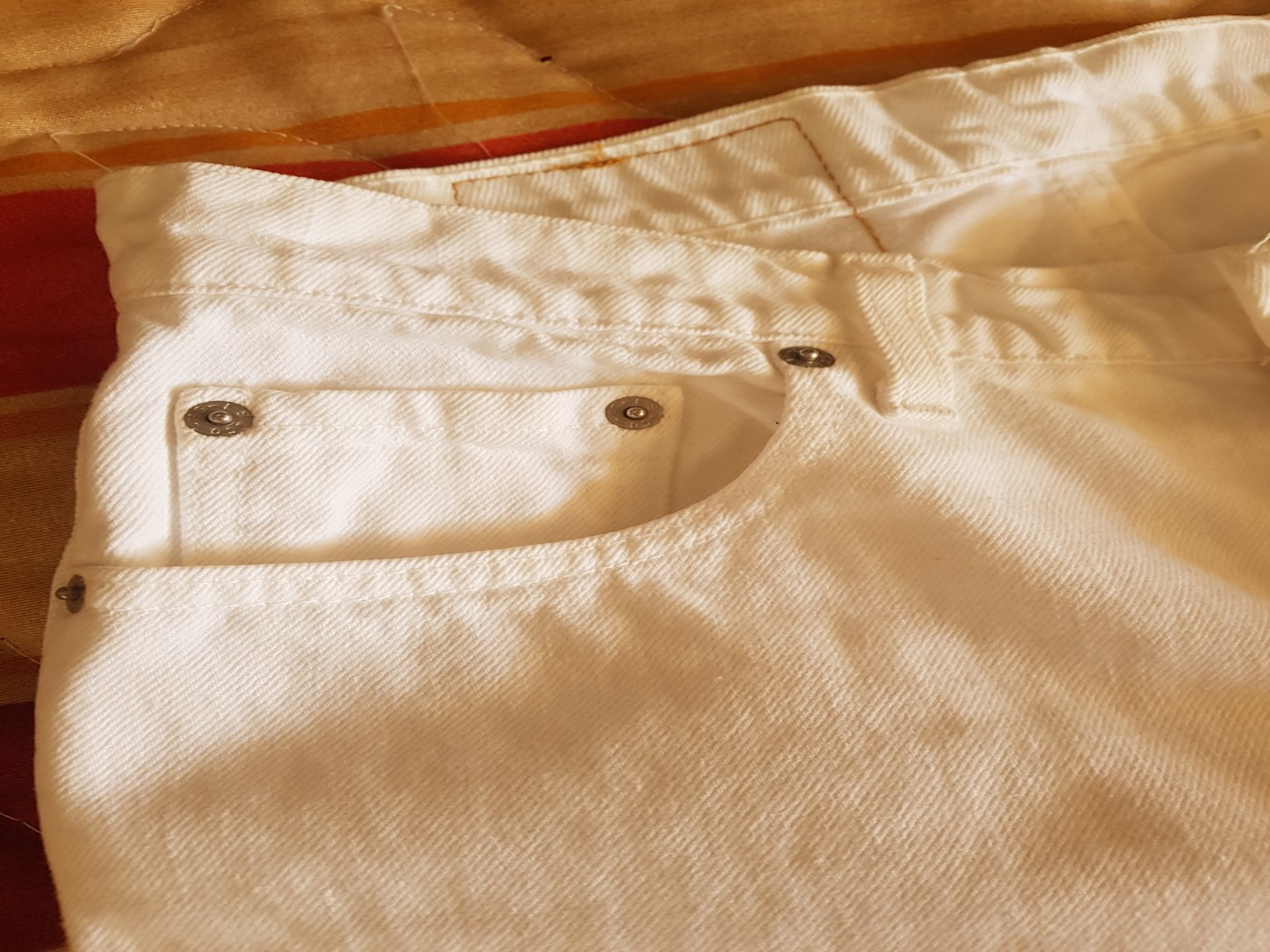 Pantalón blanco, diseño exclusivo de Bill Blass, tela estilo jeans 5