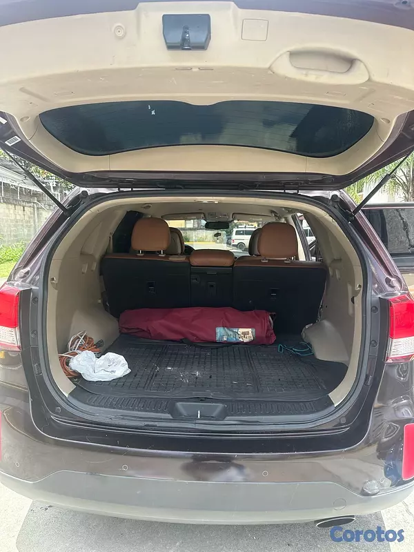 jeepetas y camionetas - vendo Vehículo Kia sorento  4