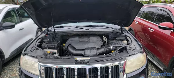 jeepetas y camionetas - JEEP GRAND CHEROKEE LAREDO 2011 6