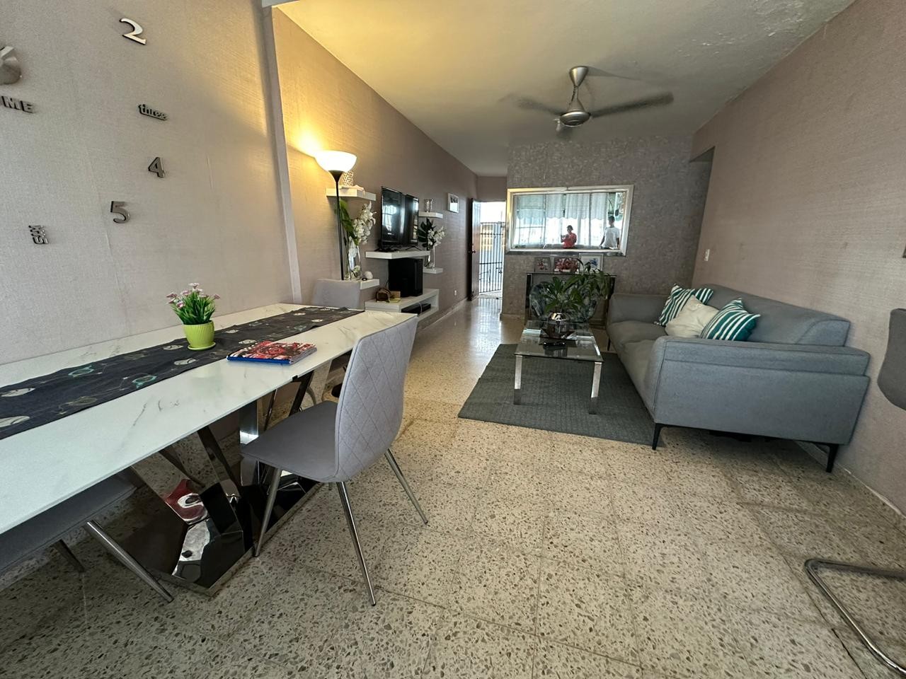 apartamentos - Vendo independencia km 9  
 2 nivel
 3 habitaciones, 
Precio RD$ 4,900,000 1