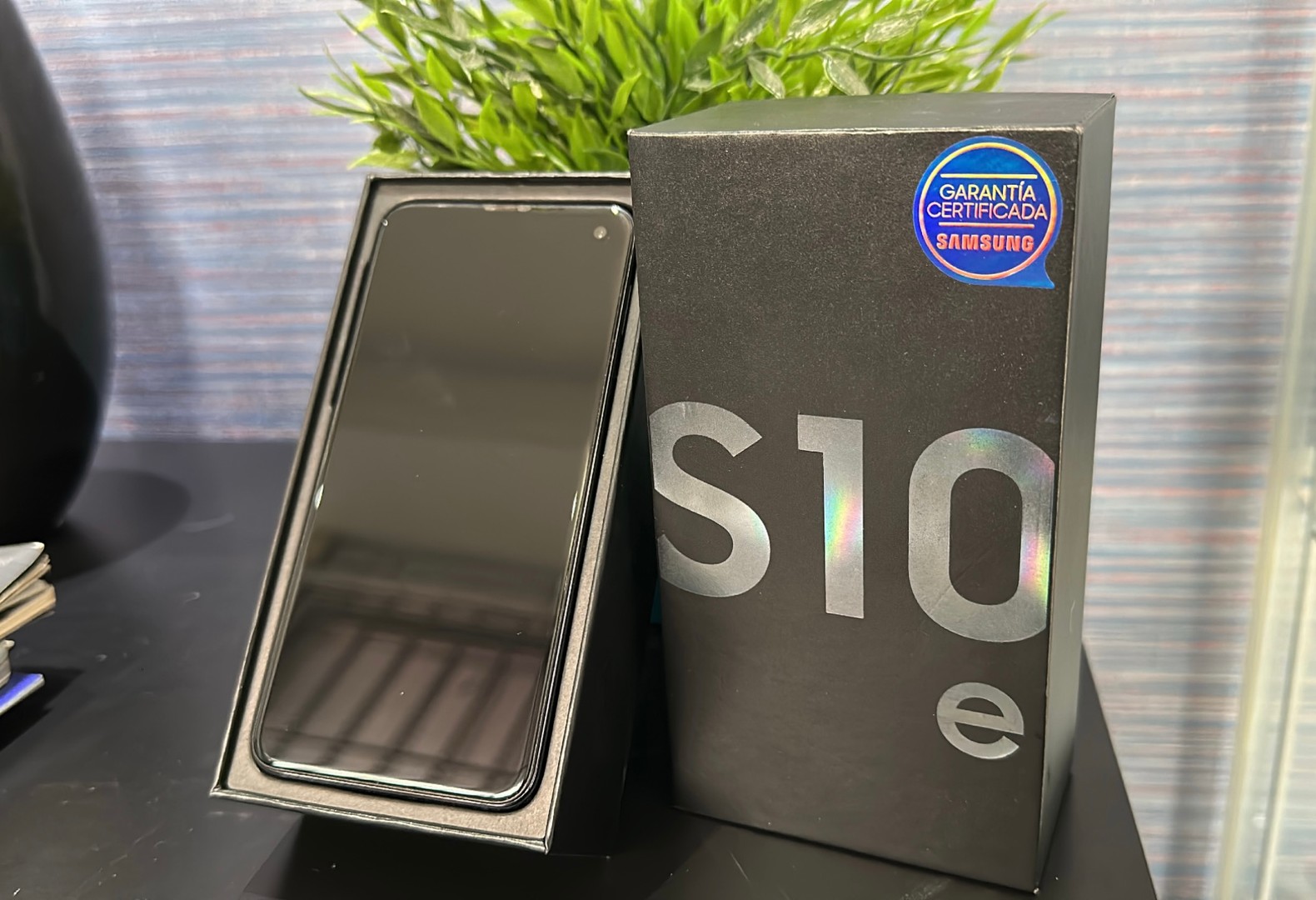 celulares y tabletas - Vendo Samsung Galaxy S10e 128GB Negro Usado, Desbloqueado Altice $ 8,500 NEG