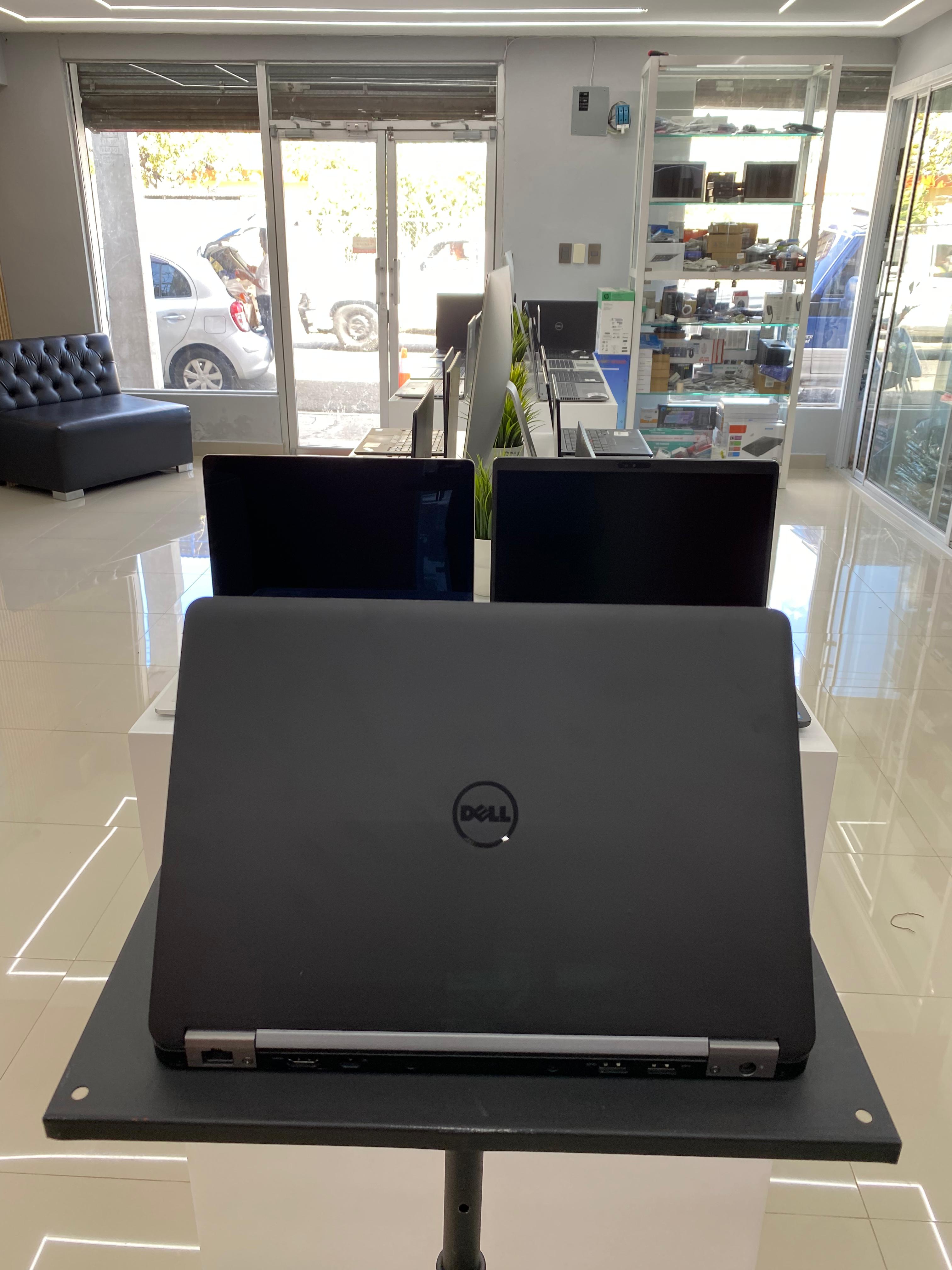 computadoras y laptops - Laptop Dell Latitude E7270 13¨ i5 6th Gen 8GB RAM  1