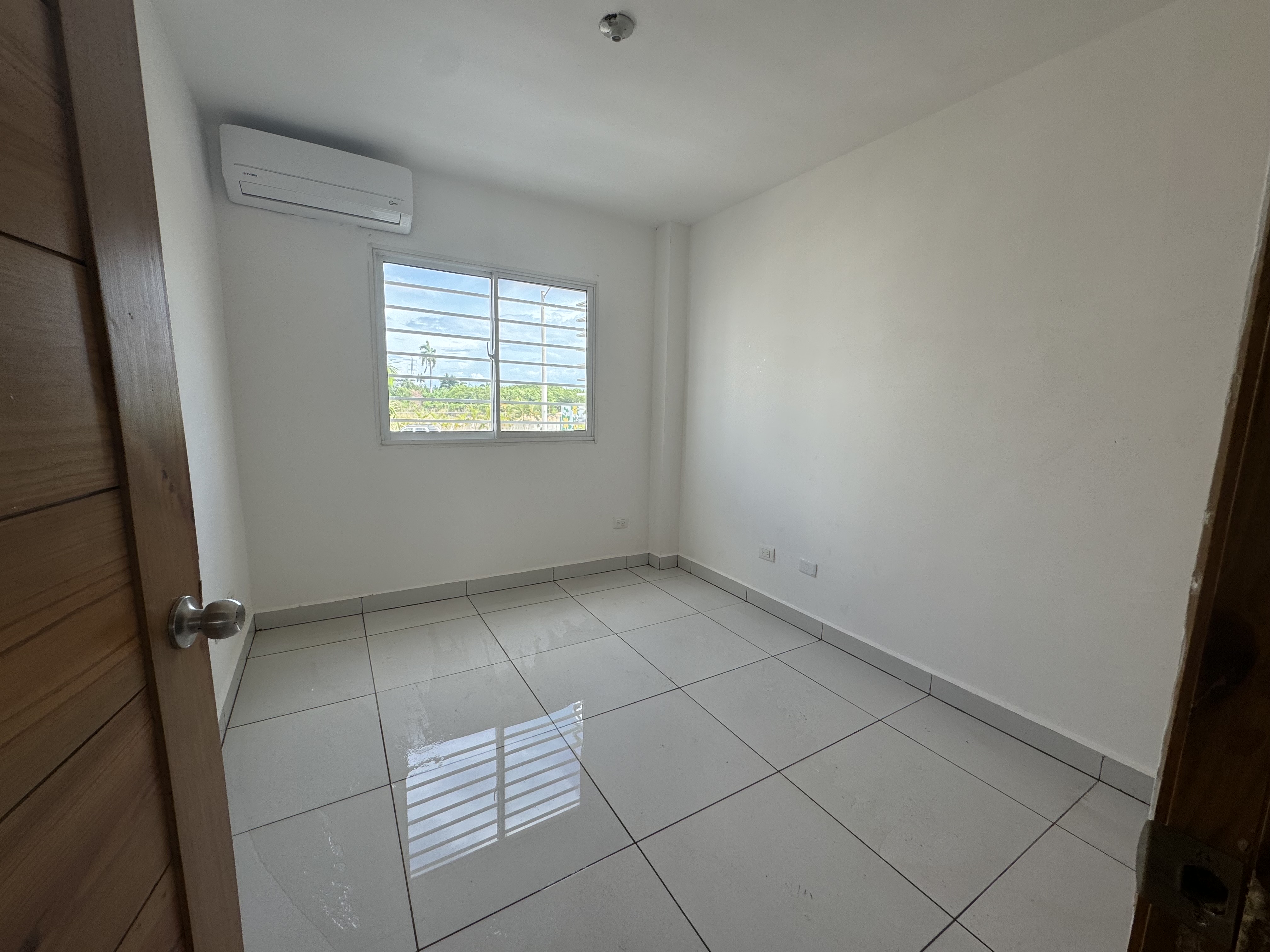 apartamentos - vendo segundo nivel en residencial palma real  8