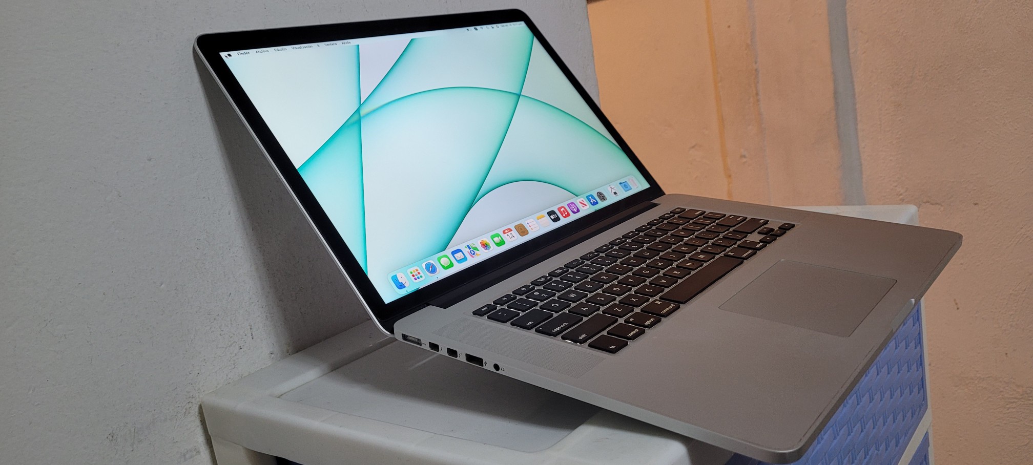 computadoras y laptops - Macbook Pro Retina 15 Pulg Core i7 Ram 16gb Disco SSD 512GB 2015 EN CAJA 1