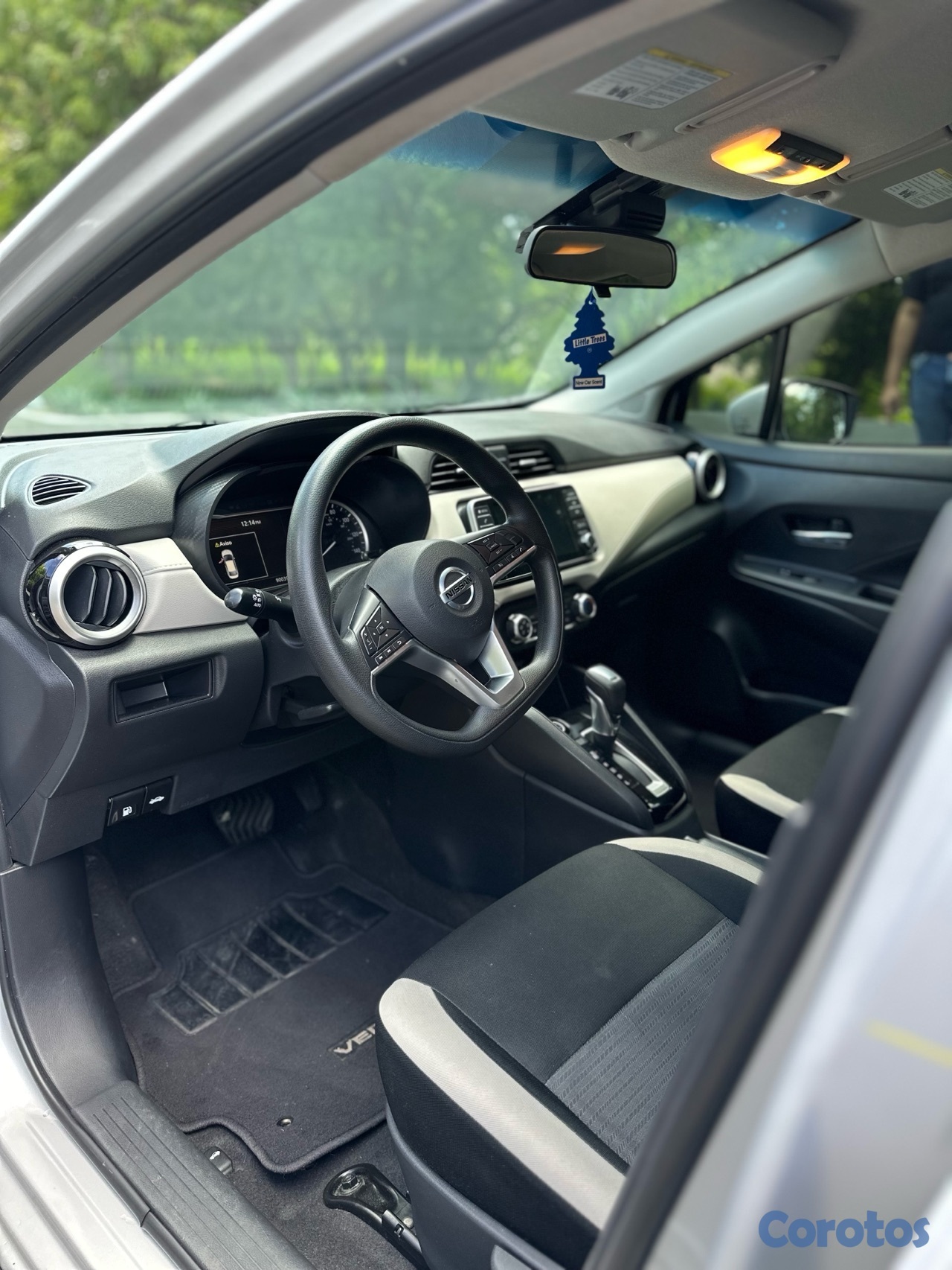 carros - Nissan Versa  6