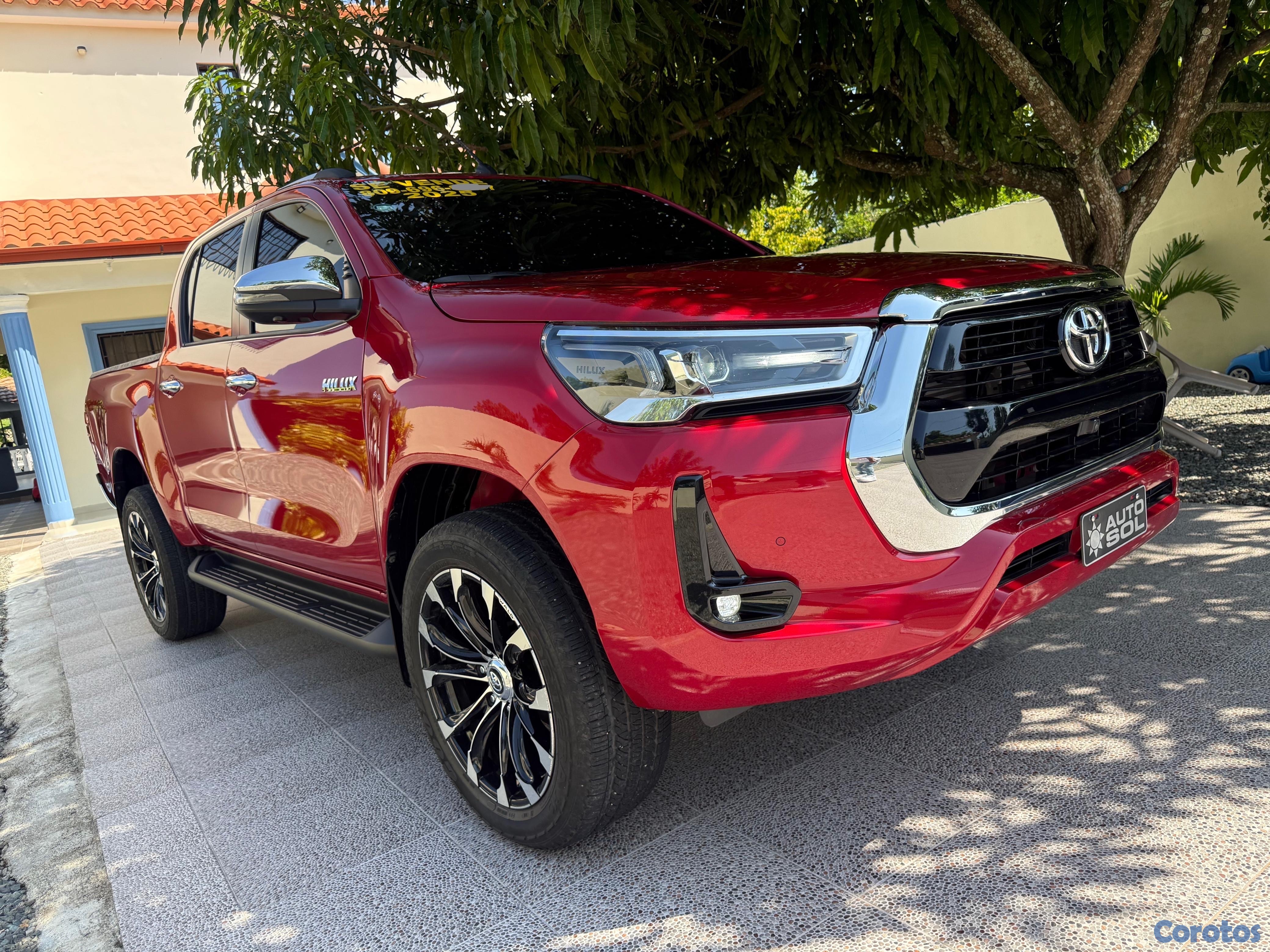jeepetas y camionetas - TOYOTA HILUX 2025 SRV 4x4 AUTOMÁTICA, ÚNICO DUEÑO, TOTALMENTE NUEVA. 2