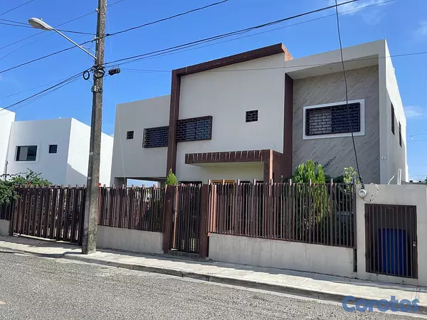 casas - Casa en Colinas del oeste, av. Prolongación 27 de  9