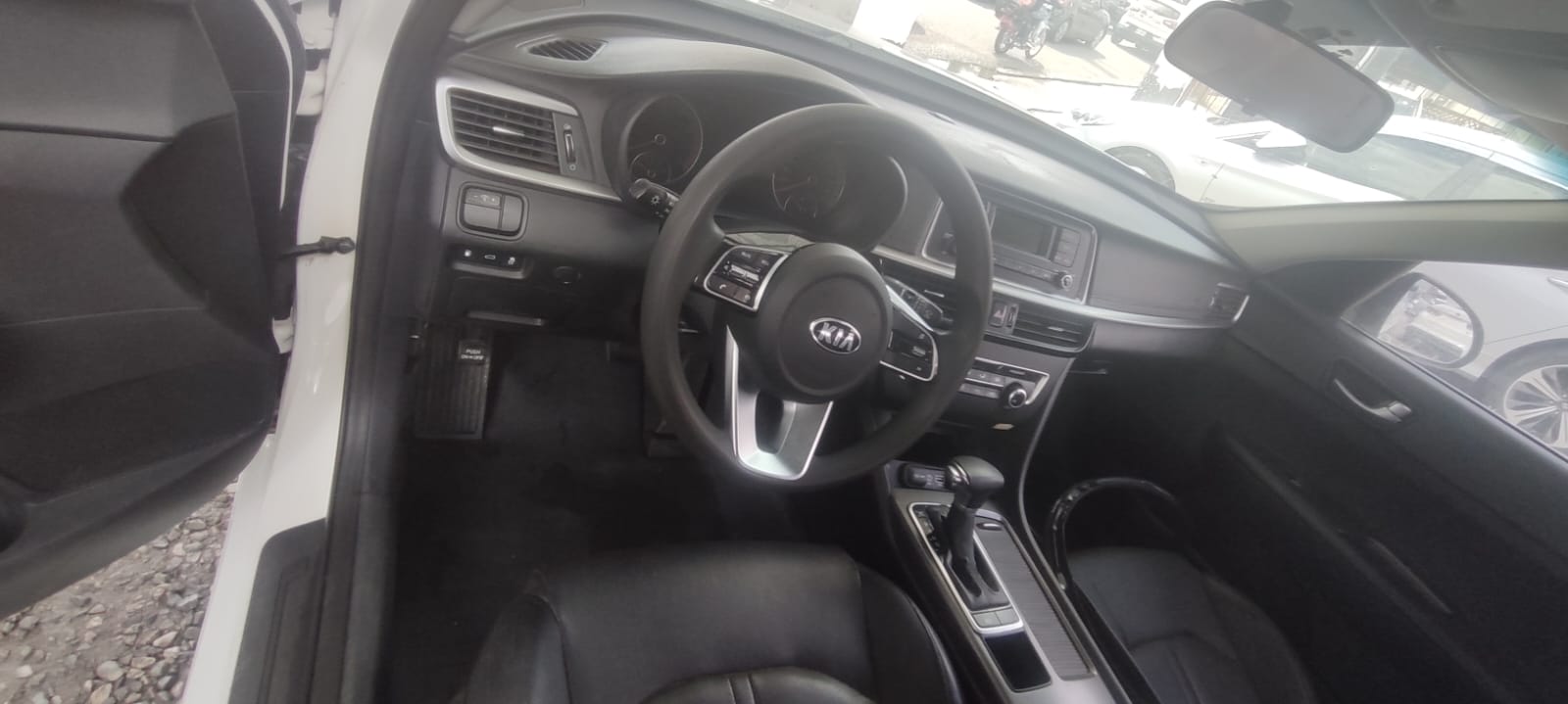 carros - HYUNDAI GRANDEUR NEGRO AÑO 2018 DESDE: RD$820,000. 3