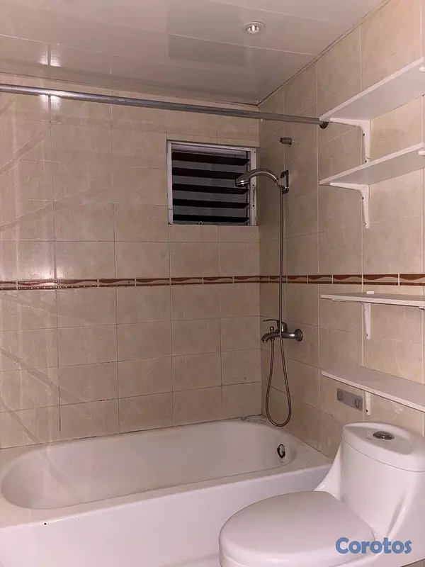 apartamentos - vendo Quisqueya primer nivel ideal para inversión una habitación parqueo baño  8