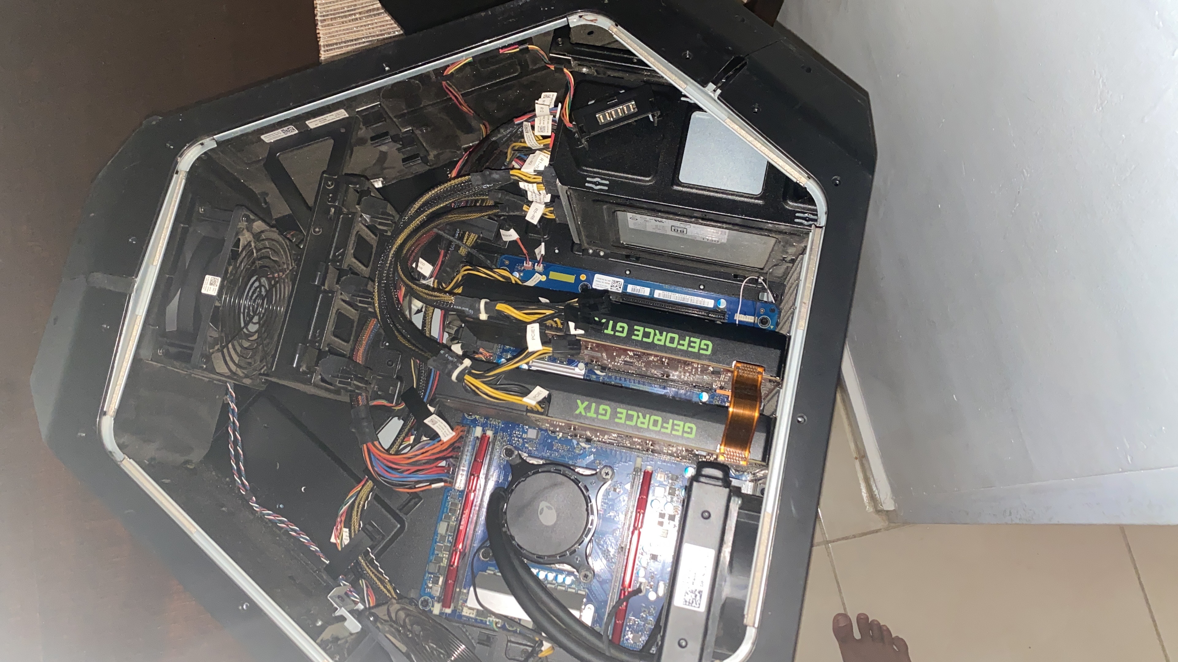 computadoras y laptops - Se vende PC Gamer , negociable, para jugar, editar,hacer stream y minar BTC  2