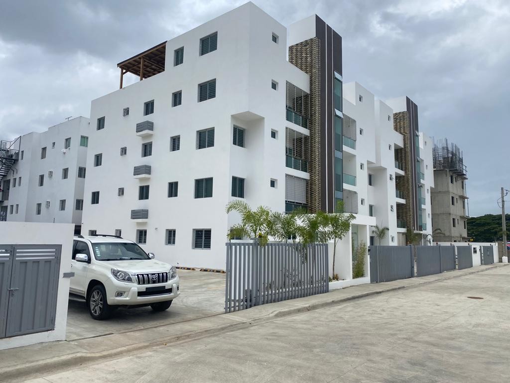 apartamentos - Apartamento 2do Nivel en Jardines del Este 
