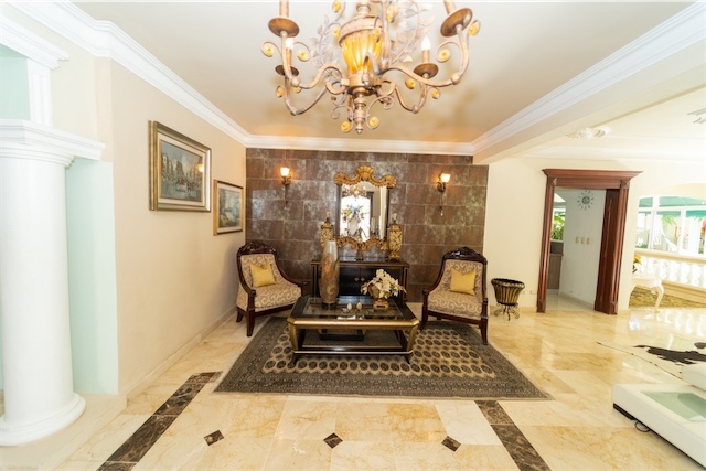 casas - Venta de lujosa casa de 700mts con piscina en la autopista de san Isidro RD 8