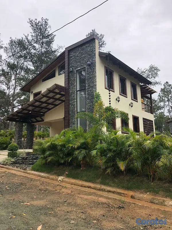 casas vacacionales y villas - Villa con Piscina en Venta, Jarabacoa 2