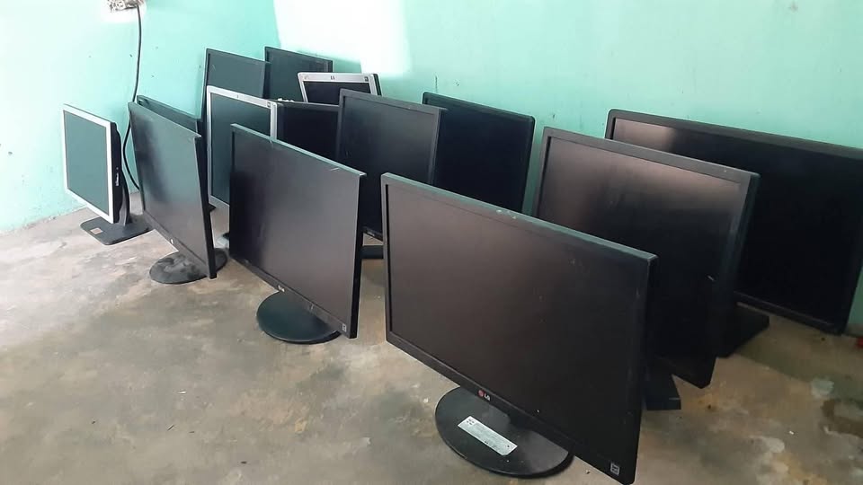 computadoras y laptops - LIQUIDACION DE MONITORES 17-19-22-23 1