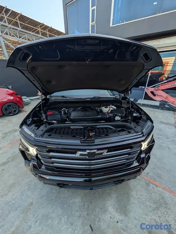jeepetas y camionetas - CHEVROLET SILVERADO HIGH COUNTRY 2024  4