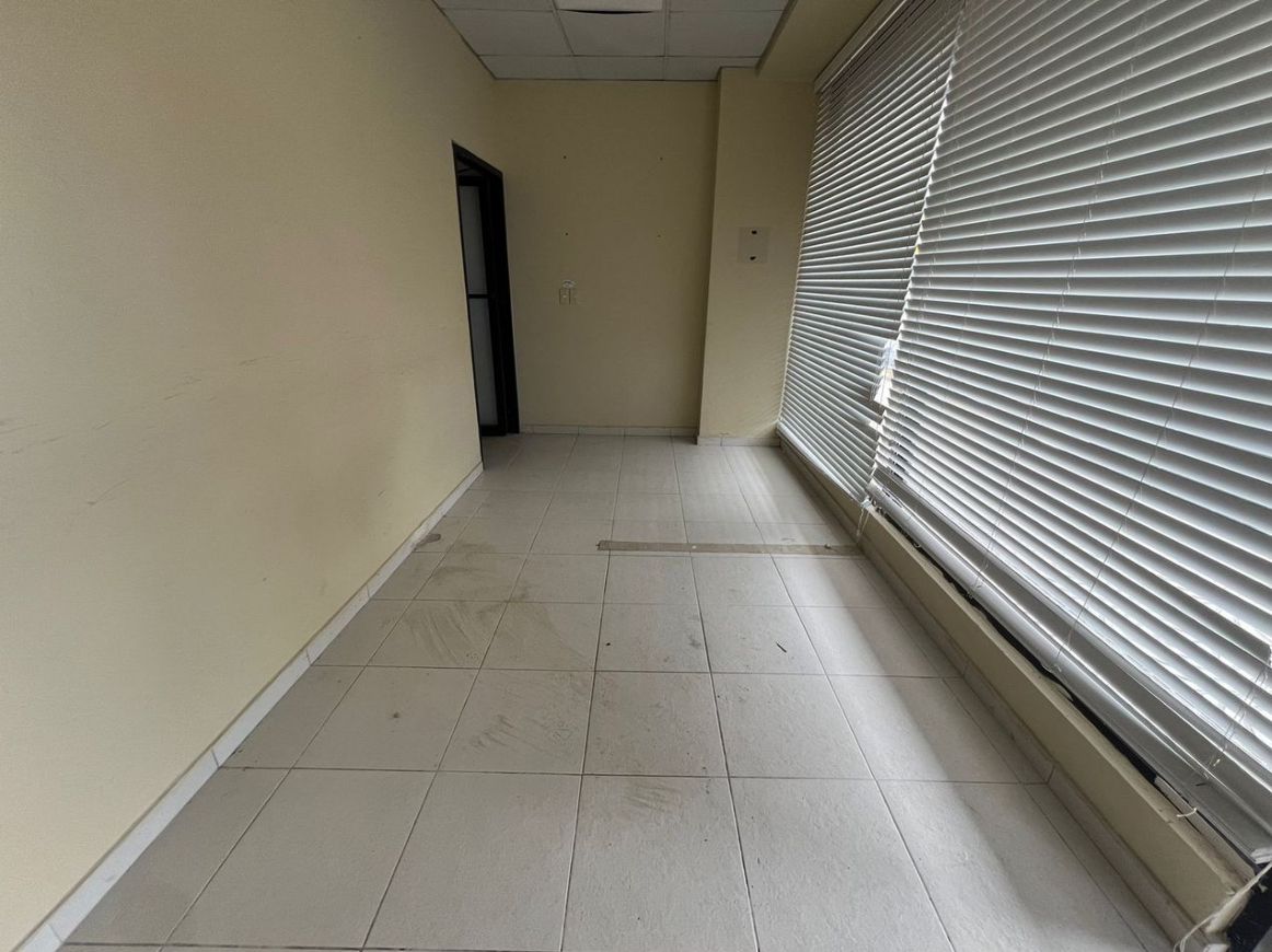 oficinas y locales comerciales - Alquilo Local Comercial 1er Nivel Naco Ilkania 5