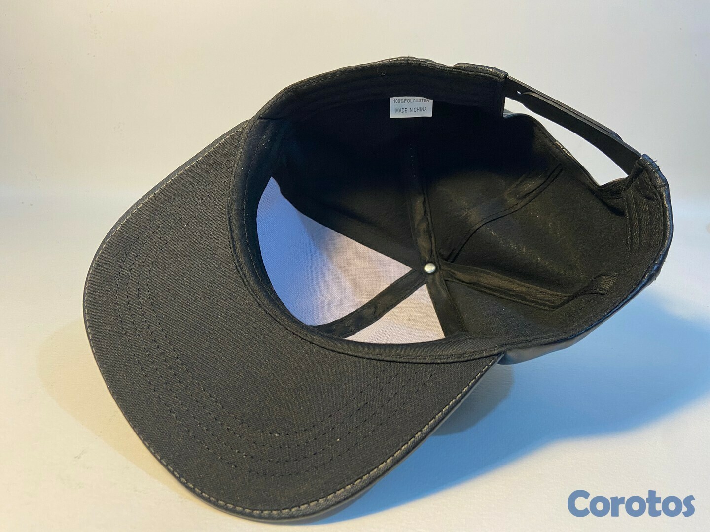 ropa para hombre - Gorra Snapback material leather sintético ajustable.  5