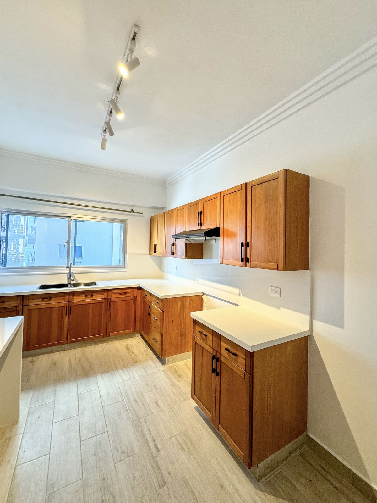 apartamentos - Alquiler de Apartamento Amueblado en Piantini torre  Familiar 7