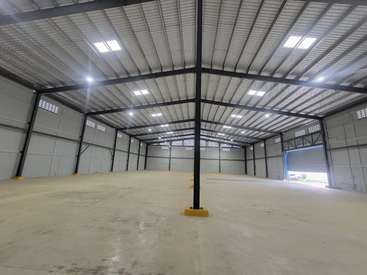 otros inmuebles - Alquiler y venta de Nave Industrial en sector Engombre 2
