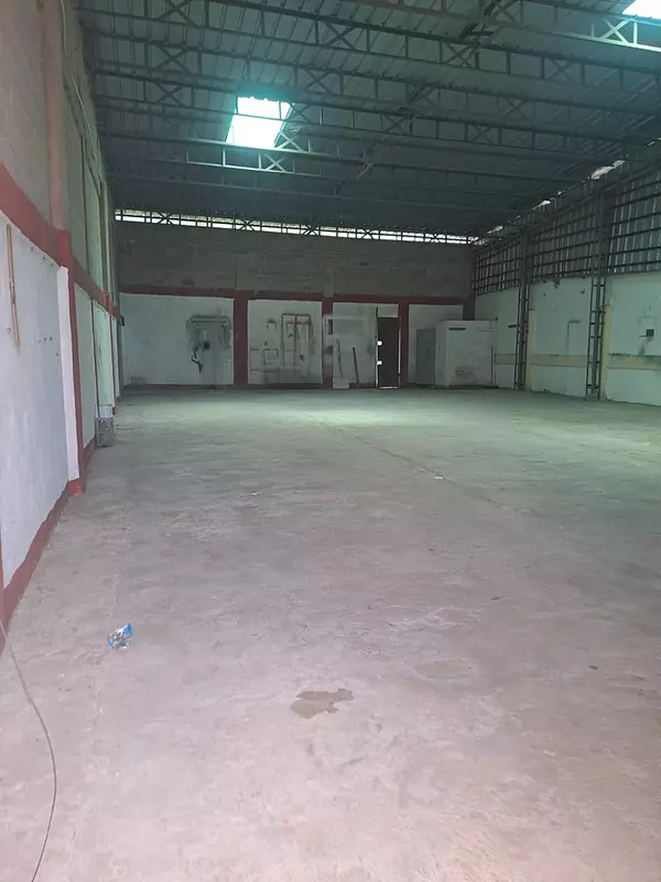 otros inmuebles - Alquilo Nave 300 mts av monumental
 5