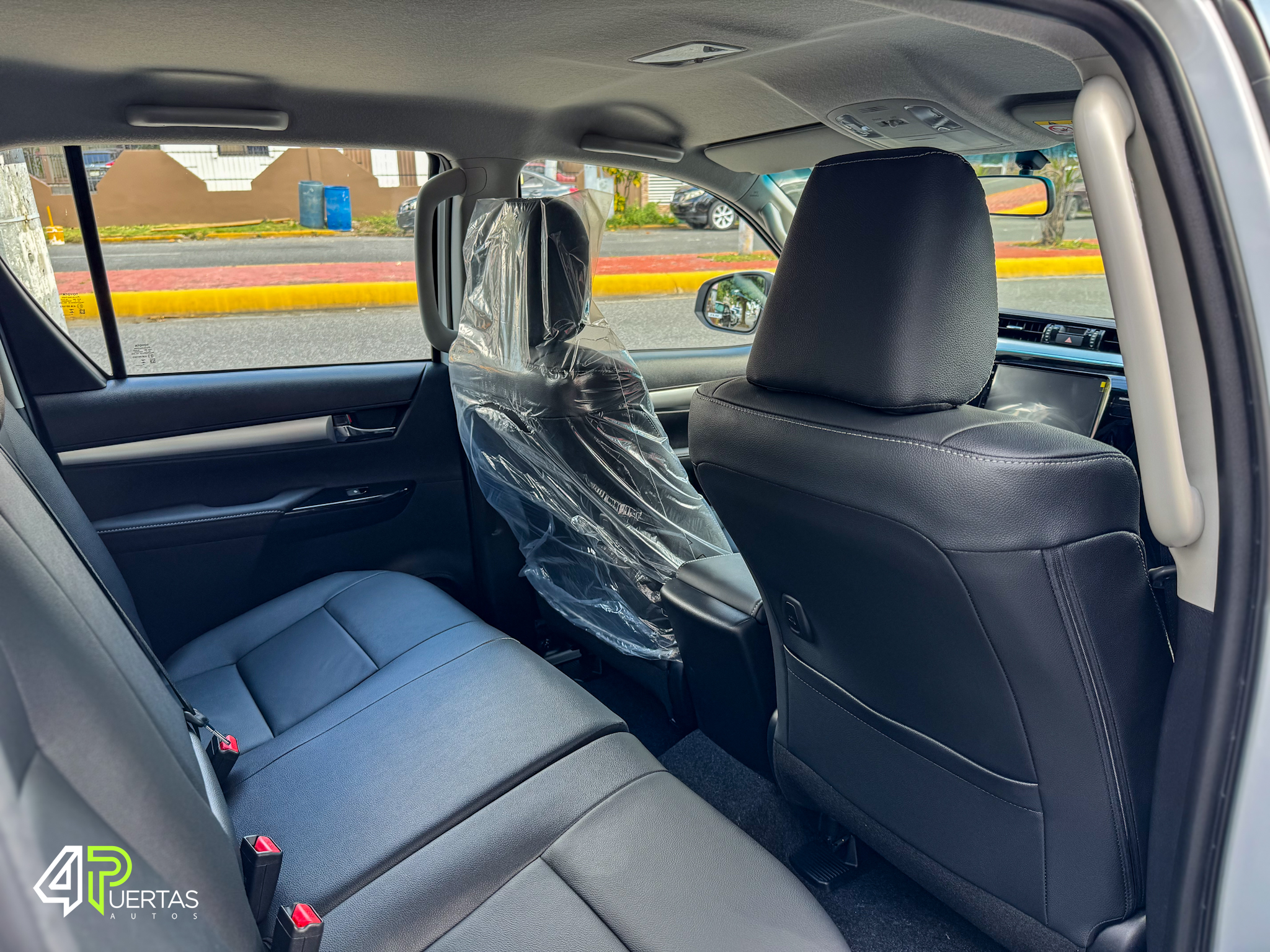 jeepetas y camionetas - TOYOTA HILUX LIMITED SRX (WIDE TREAD) 4X4 7