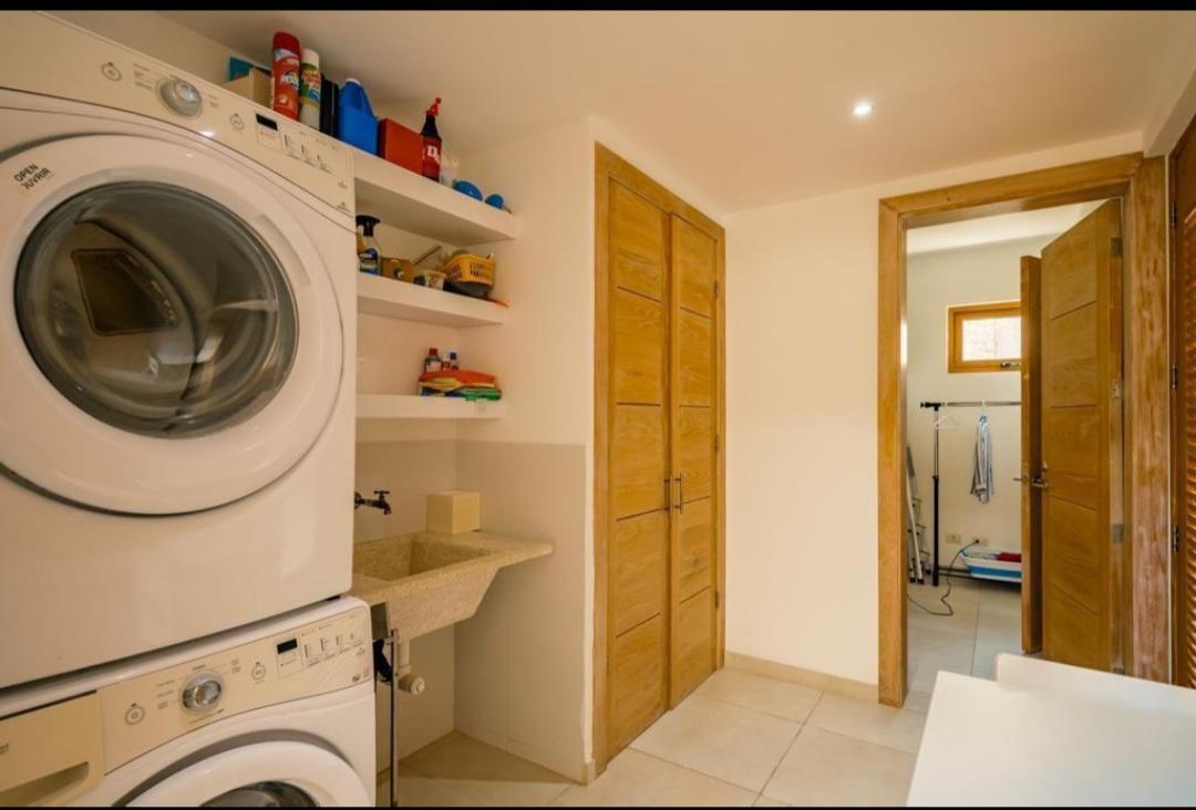 casas vacacionales y villas - Vendo Lujosa Villa en La Marina Punta Cana 3