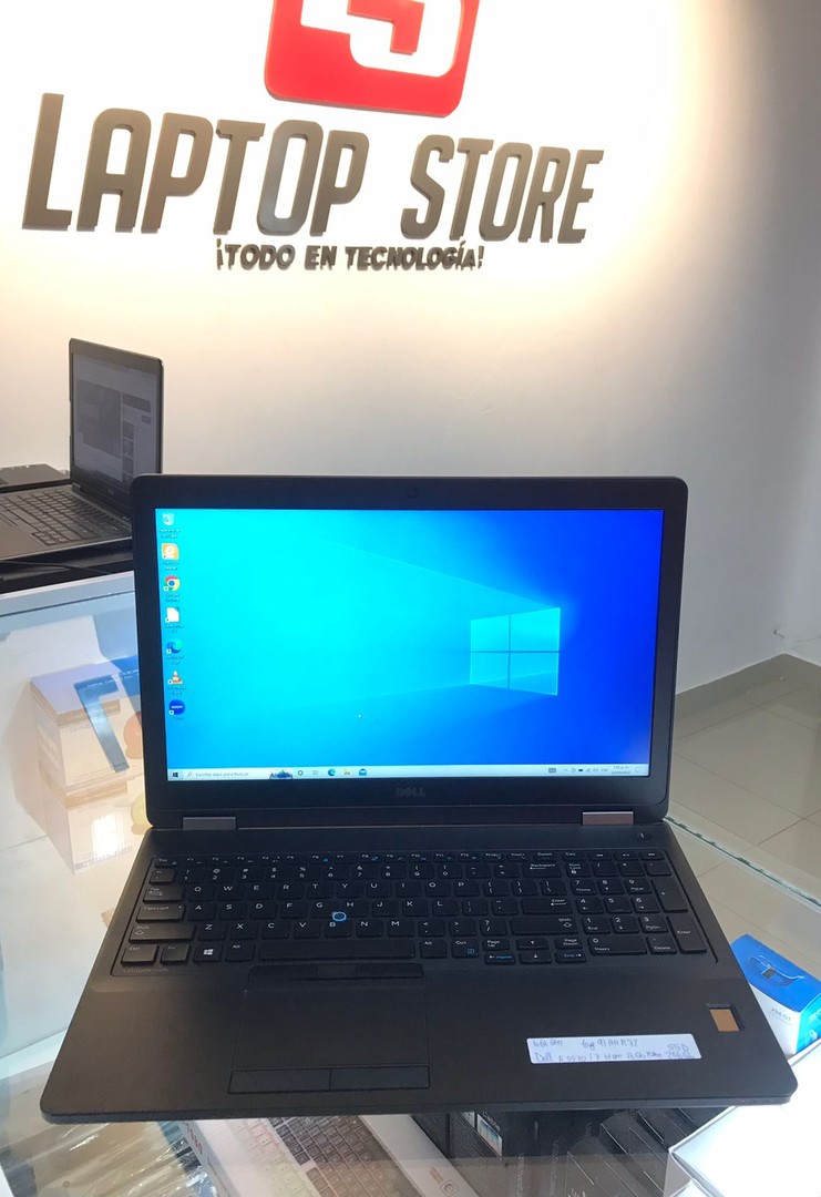 computadoras y laptops - Laptop Dell Latitude E5570 i7 15.6” 6ta 16GB RAM 256GB SSD Windows 10 Pro 
