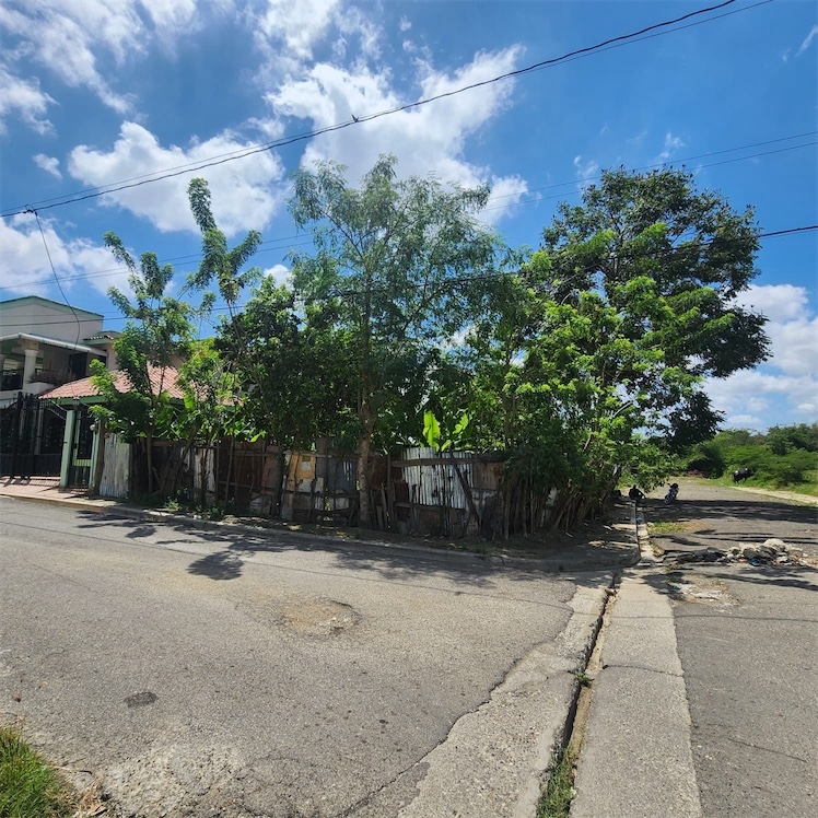 Corotos Evelin Martínez Real Estate vende solar en Brisas de Cerro