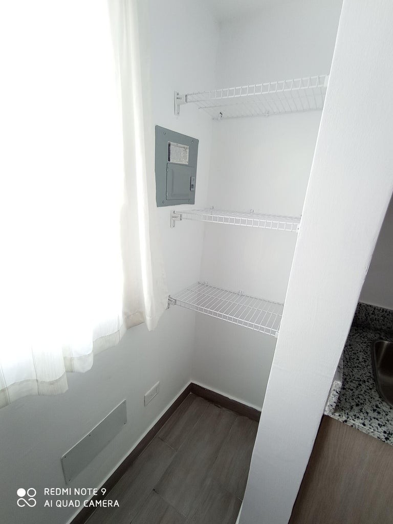 apartamentos - Apartamento con linea blanca en Evaristo Morales de Una Habitación. 6
