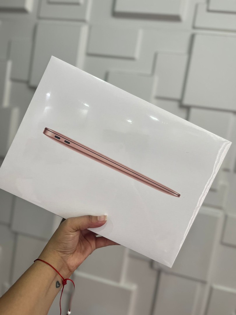 computadoras y laptops - MacBook Air 2020 Chip M1 8gb RAM/256gb SSD 13-inch  1