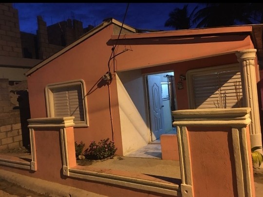 casas - Se vende una propiedad con 3 casas en Catalina (Baní)