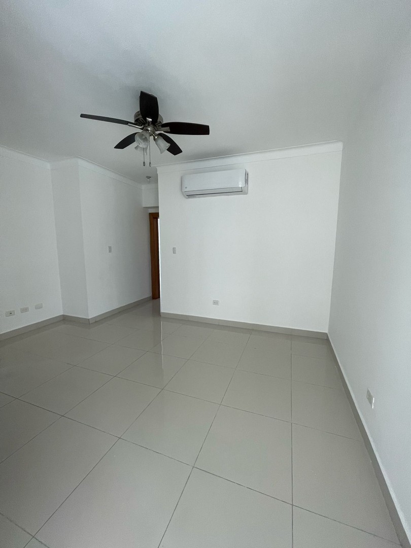 apartamentos - Alquiler Apartamento de 3 Habitaciones Sin Amueblar, Bella Vista, Santo Domingo 6