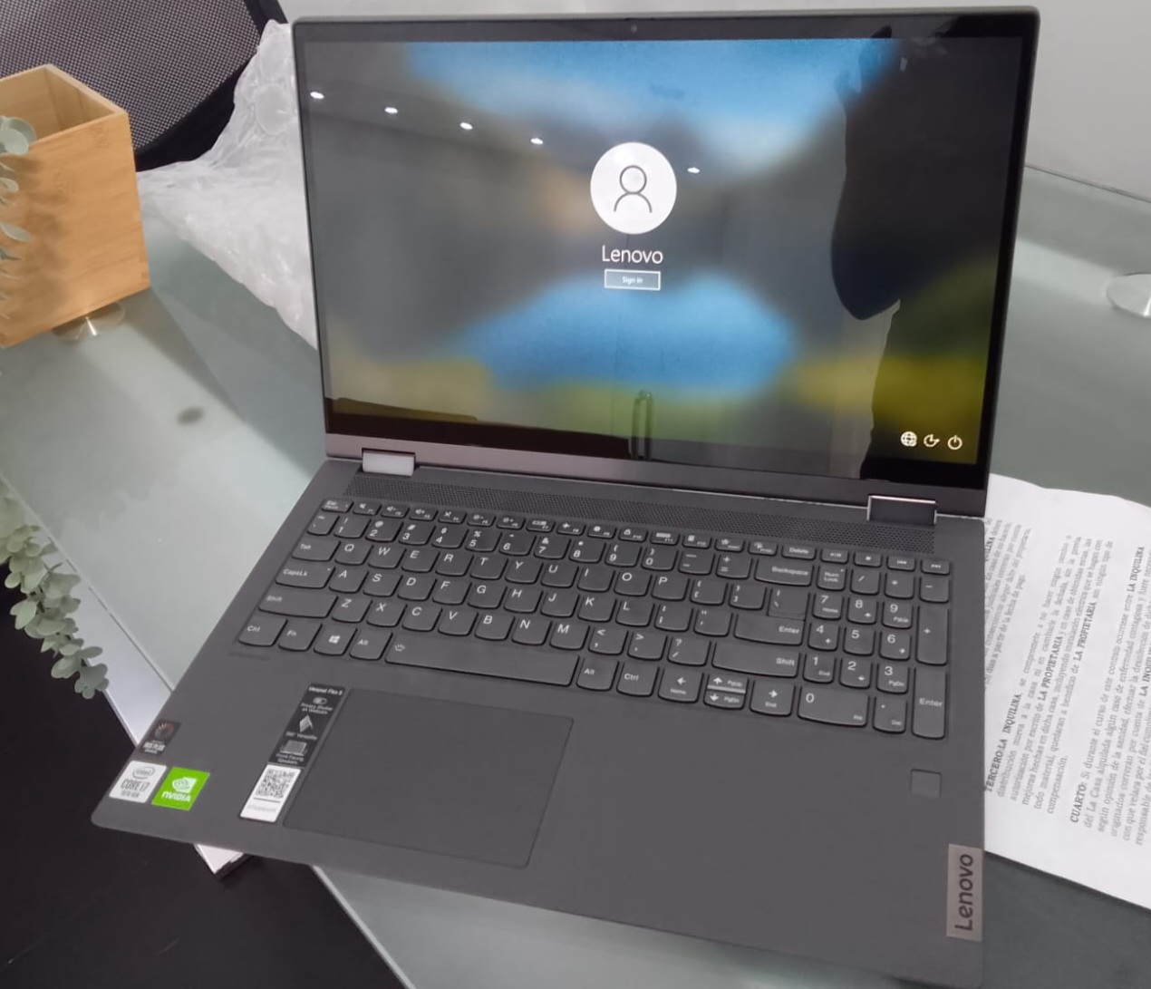 computadoras y laptops - Laptop Lenovo Flex 5 15.6" 4K UHD Touch, Core i7, 16GB, 512GB SSD Nvidia MX450 0