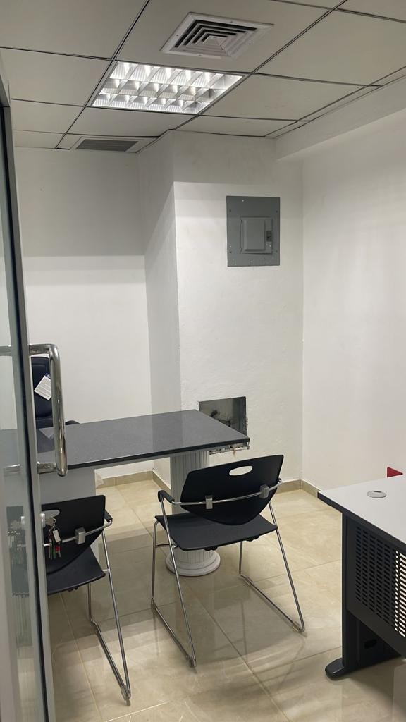oficinas y locales comerciales - Amplio local en Gazcue 4