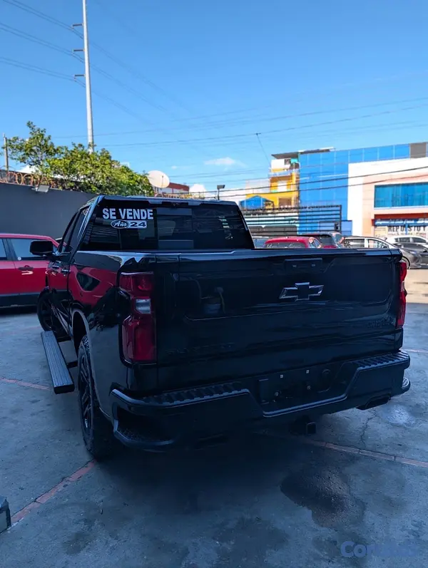 jeepetas y camionetas - CHEVROLET SILVERADO HIGH COUNTRY 2024  5