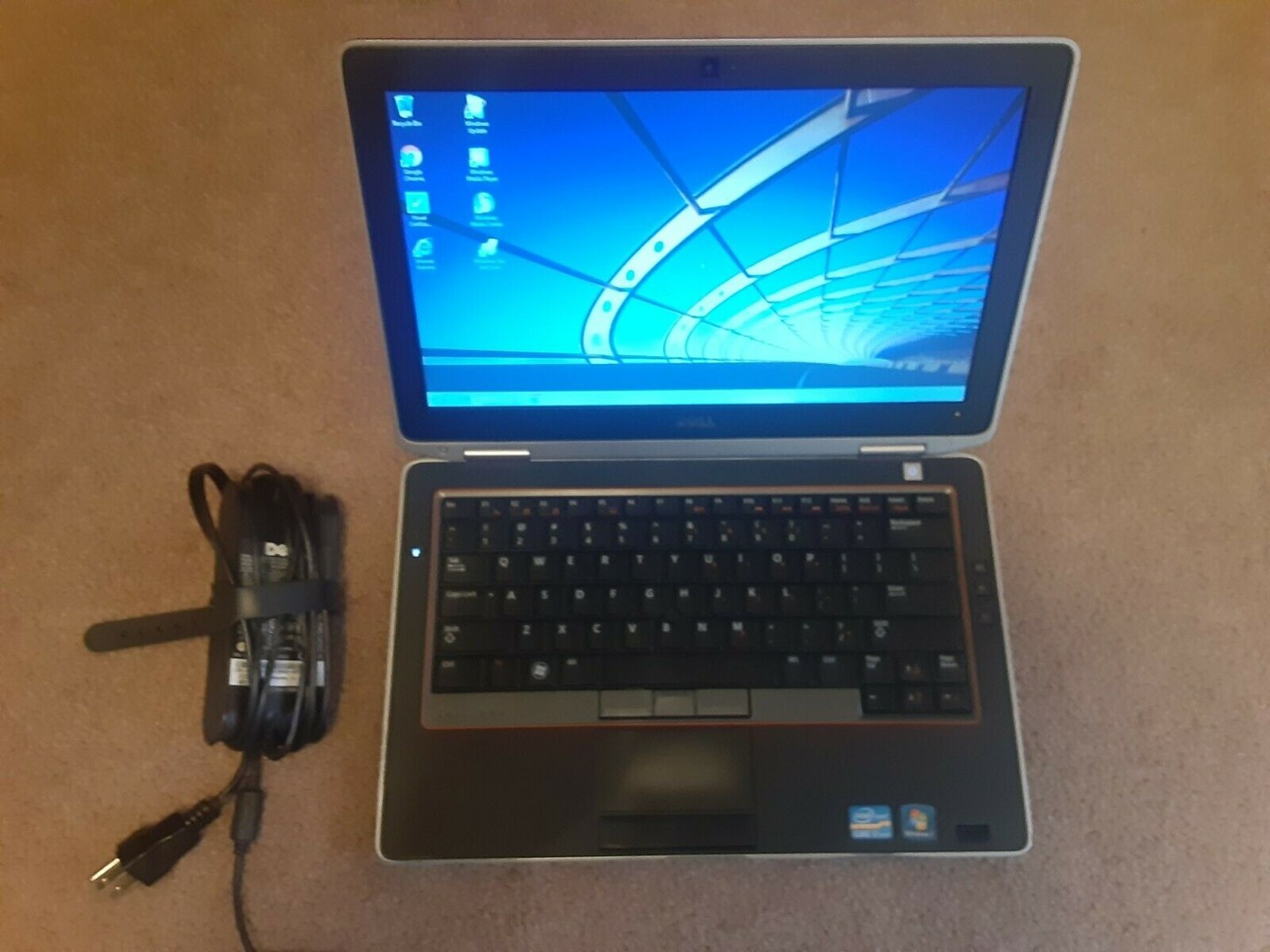 computadoras y laptops - Dell Latitude E6320, i7-2620M 2.70GHz 8GB RAM, 500GB HDD Excelente