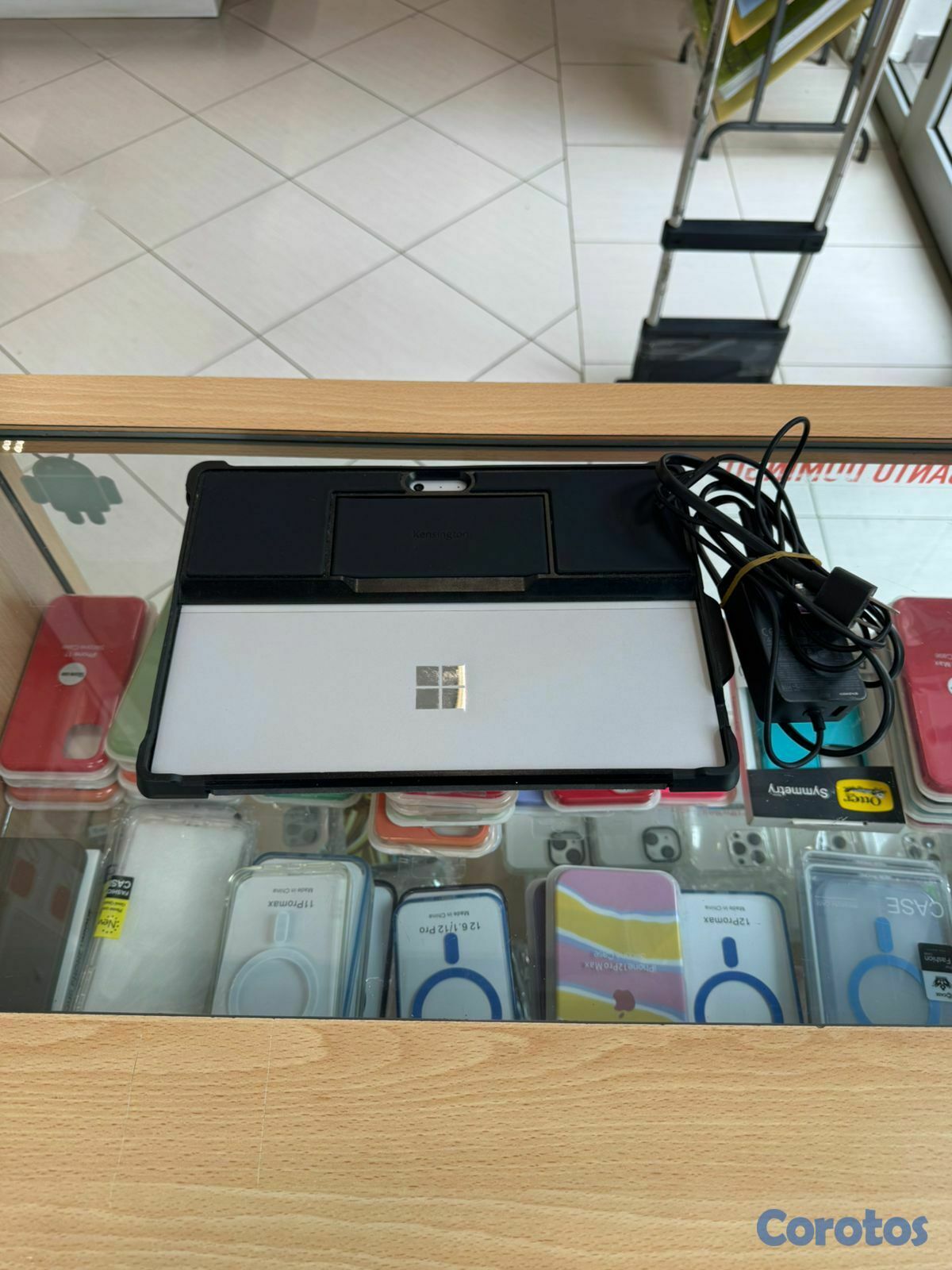 celulares y tabletas - Microsoft Surface Pro 5th Gen I5 8GB RAM 256 GB SS 3