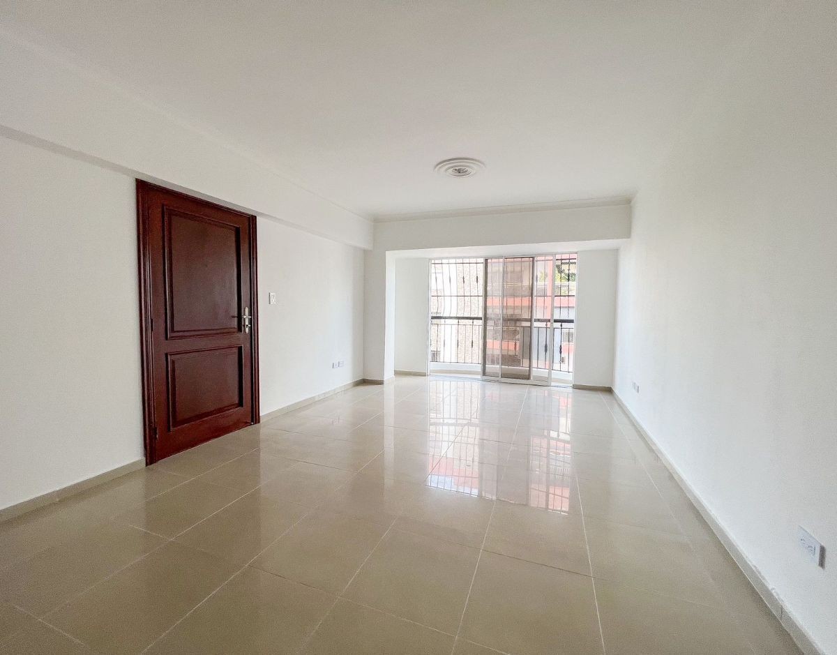 apartamentos - Alquilo Apt. Ubicado en Evaristo Morales. 5to piso.
160M2.
*CODIGO: ND285*