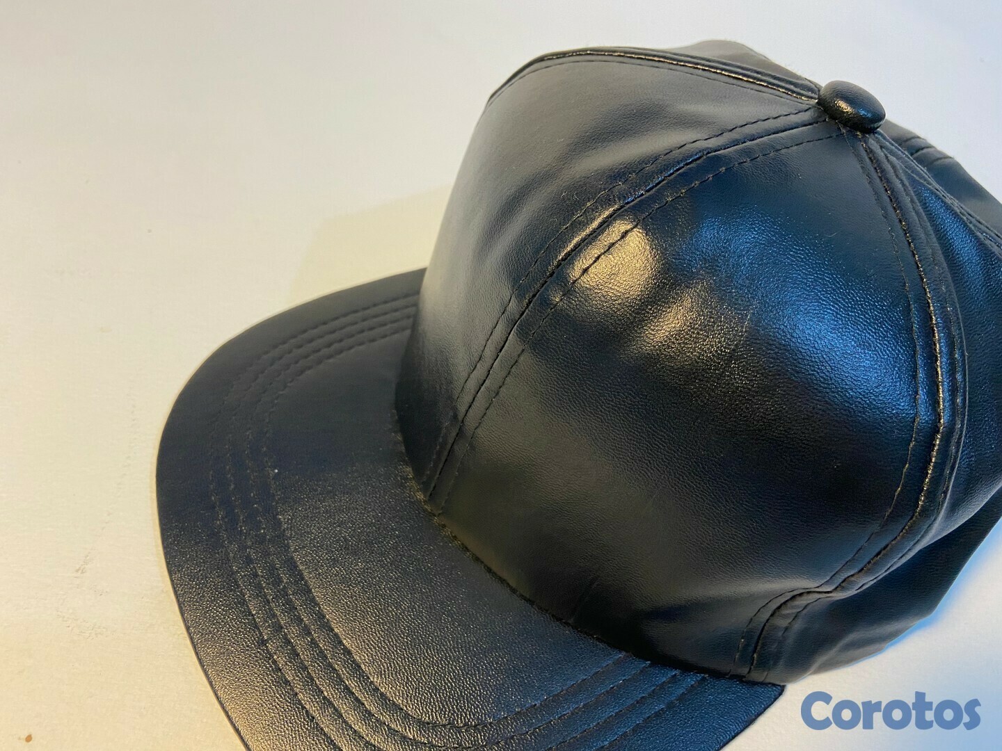 ropa para hombre - Gorra Snapback material leather sintético ajustable.  6
