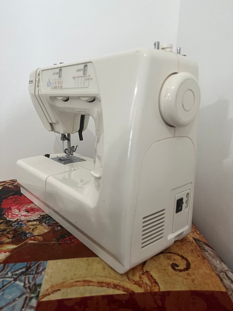 otros electronicos - Máquina de coser
