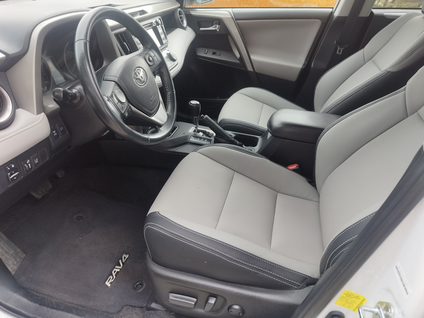 jeepetas y camionetas - 2018 Toyota Rav4 XLE Premium 4x4 9