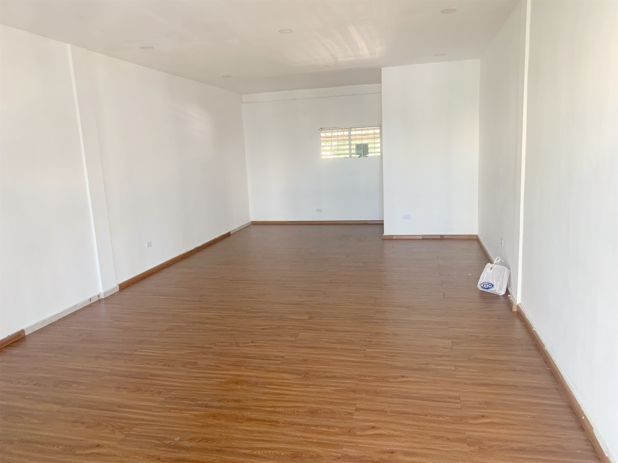 oficinas y locales comerciales - Local en los cacicazgos céntrico  2