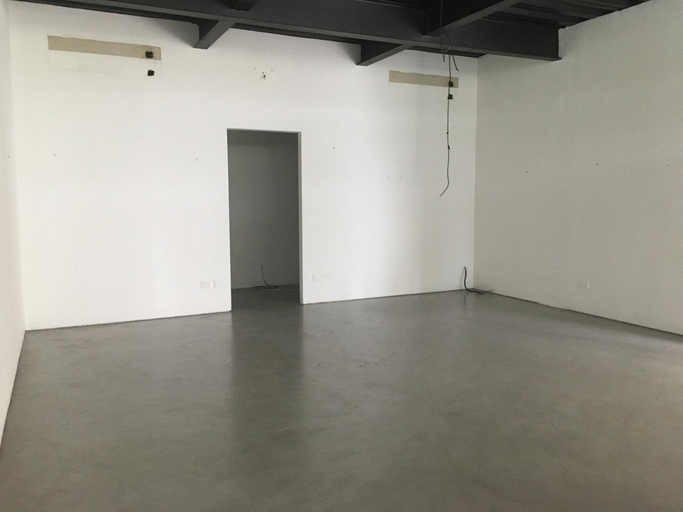 oficinas y locales comerciales - Amplio Local de 52 m2, se encuentra en el SEGUNDO NIVEL 5