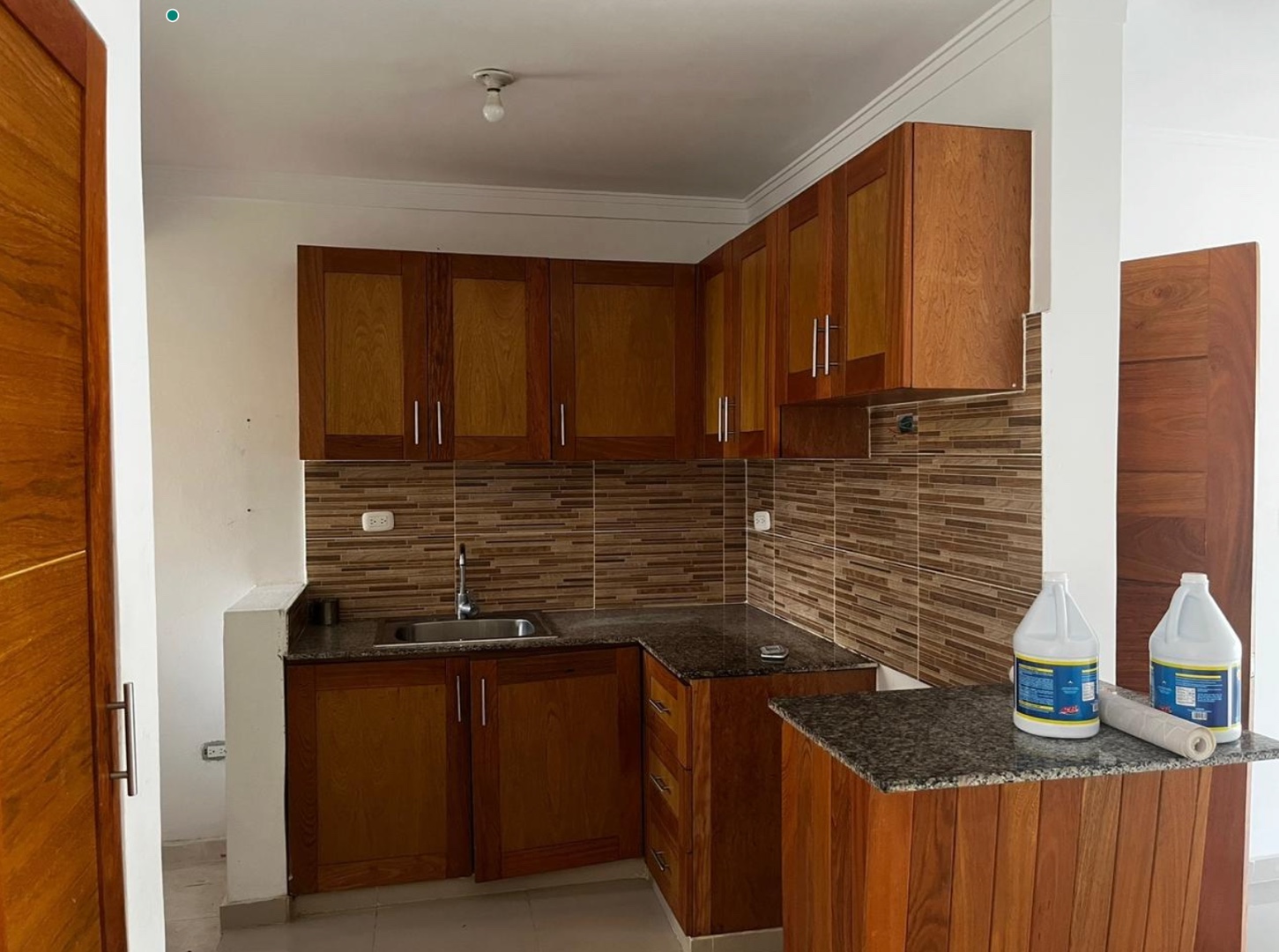 apartamentos - Apartamento en alquiler en Altos de Alameda, tercera planta, 26,000 pesos 1