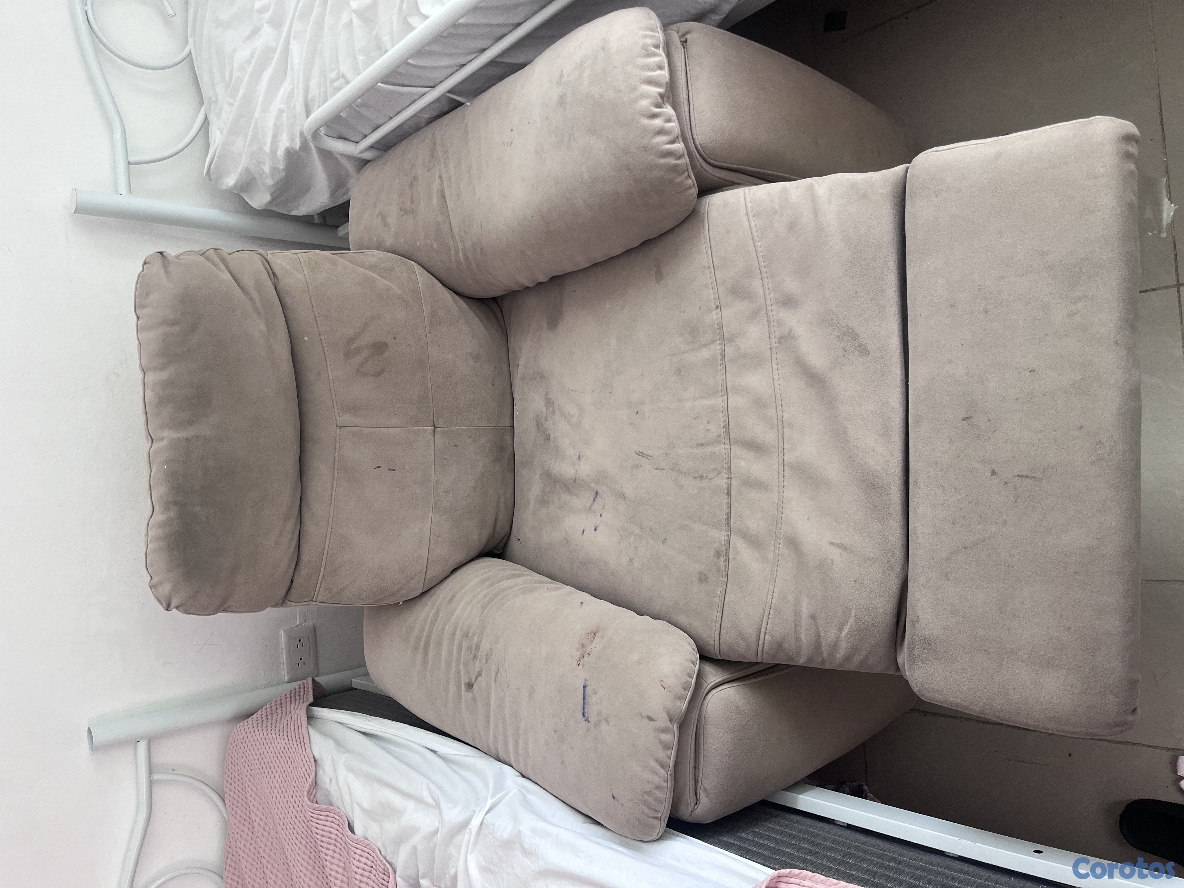 muebles y colchones - Vendo 2 sofás reclinables de una plaza cada uno  1